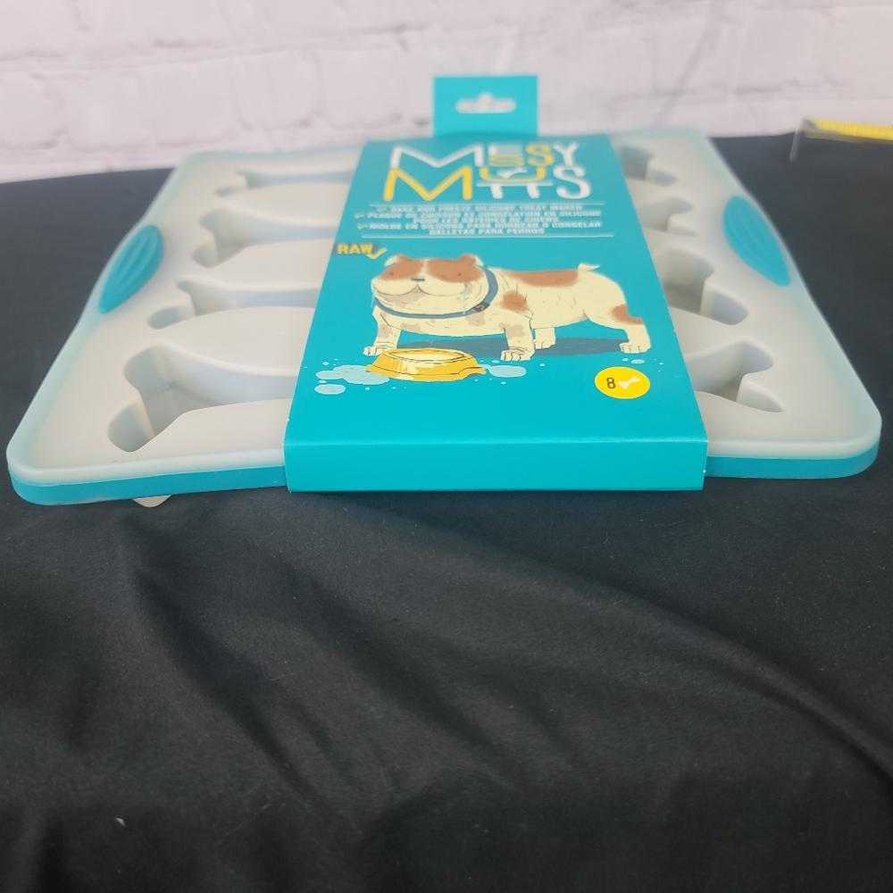 MessyMutts Bake and Freeze Silicone Treat Maker - Picture 8 of 10